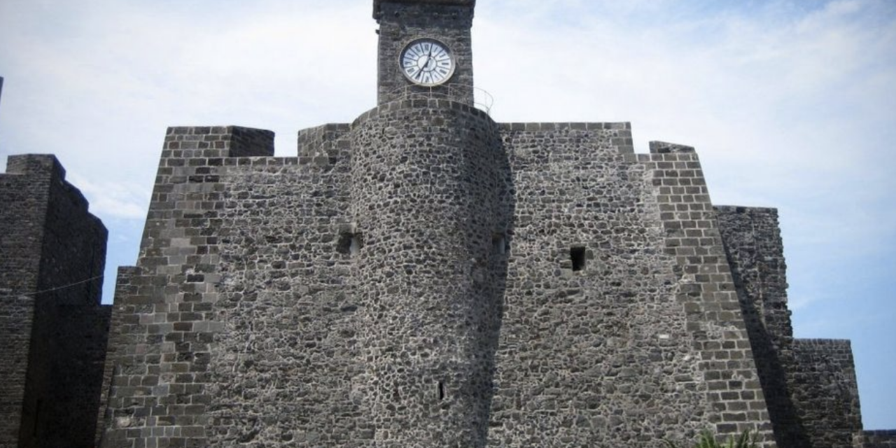 IL CASTELLO CHE TORNA INDIETRO.