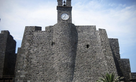 IL CASTELLO CHE TORNA INDIETRO.