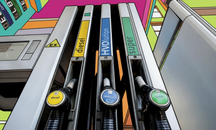Mimit: benzina in lieve calo sulle strade, cresce sulle autostrade